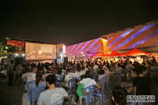 厦门湖里举办电影放映大会 《卧虎藏龙》编剧出席