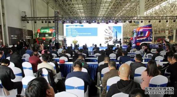 锋芒再现,十年一剑!现场好玩的变态传奇签单1600台,联合卡车正式驶入国六时代