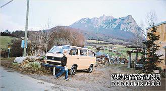 法国南部的比加哈什村原为人迹罕至的偏远村庄,近来却成为末日信徒的避难圣地。资料图