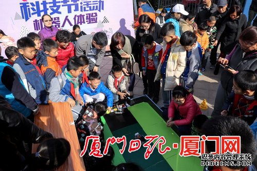 厦门市第二十届青少年科技文化艺术节在市青少年宫举行