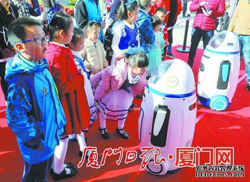 厦门市第二十届青少年科技文化艺术节在市青少年宫举行