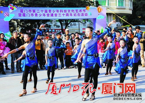 厦门市第二十届青少年科技文化艺术节在市青少年宫举行