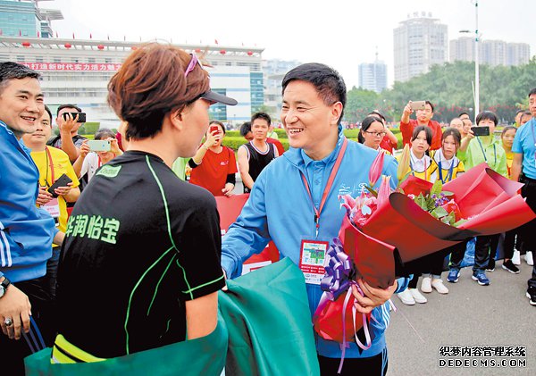 【广西】“奔跑中国”首站2018贵港国际马拉松告捷