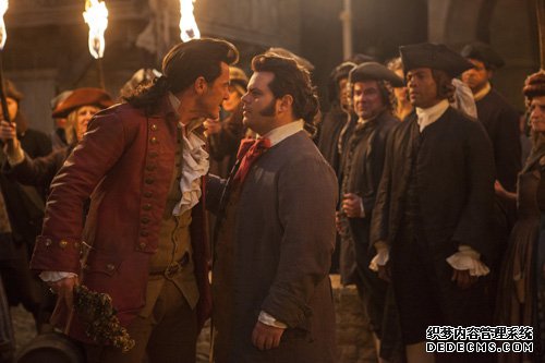 《美女与野兽》剧照-加斯顿与来福