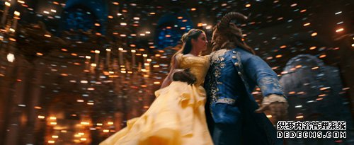 《美女与野兽》剧照-贝儿与野兽共舞